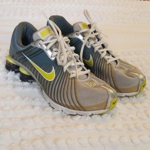 NIKE SHOX EXPERIENCE +